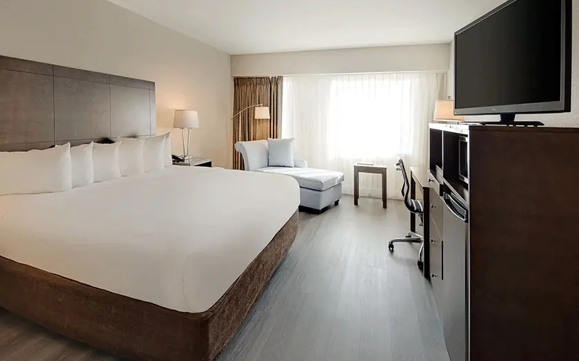Room at the Florida Hotel featuring a king bed.