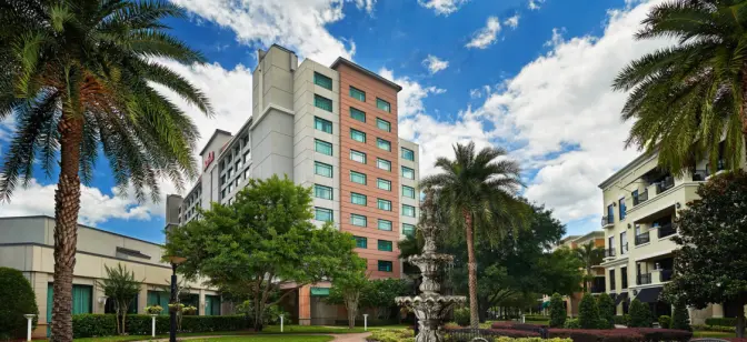 Exterior view of Orlando Marriott Lake Mary featuring a large multi-story building with lush greenery.